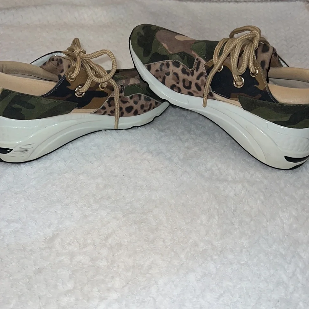 Steve Madden Cliffhanger Green Camo Animal Print Sneakers Size 6M